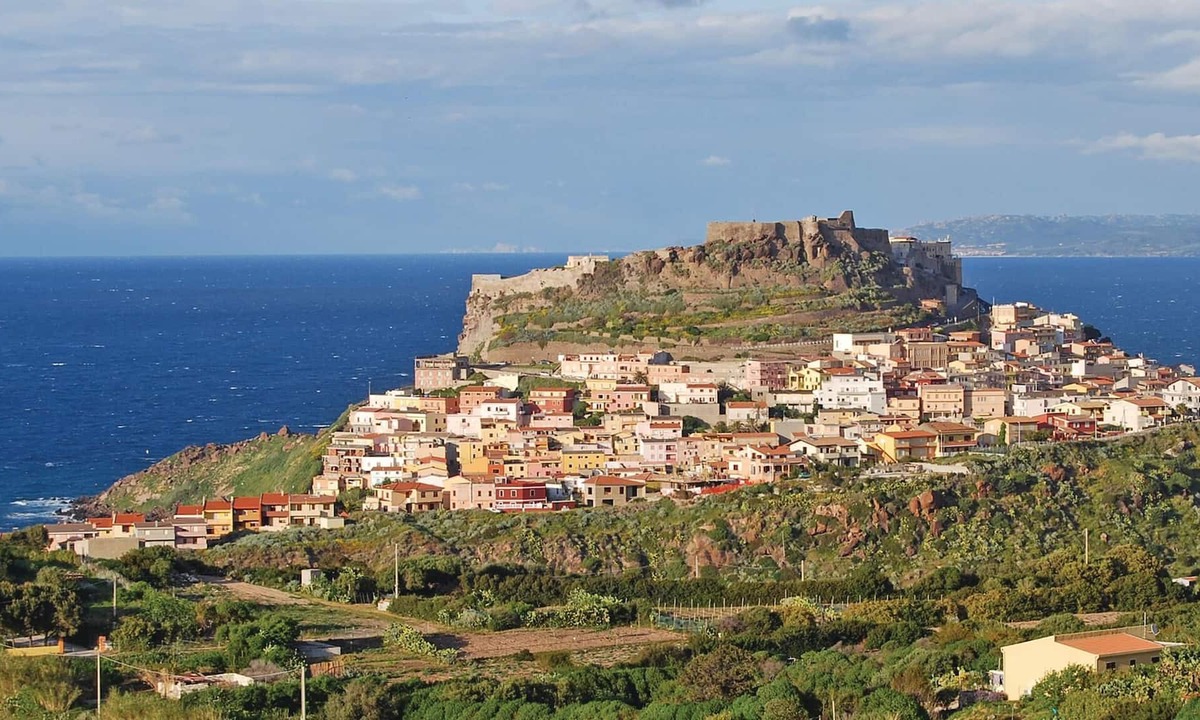 Lu Bagnu Apartment | First floor apartment in a residential complex with communal pool 500 m from the sea in Lu Bagno.