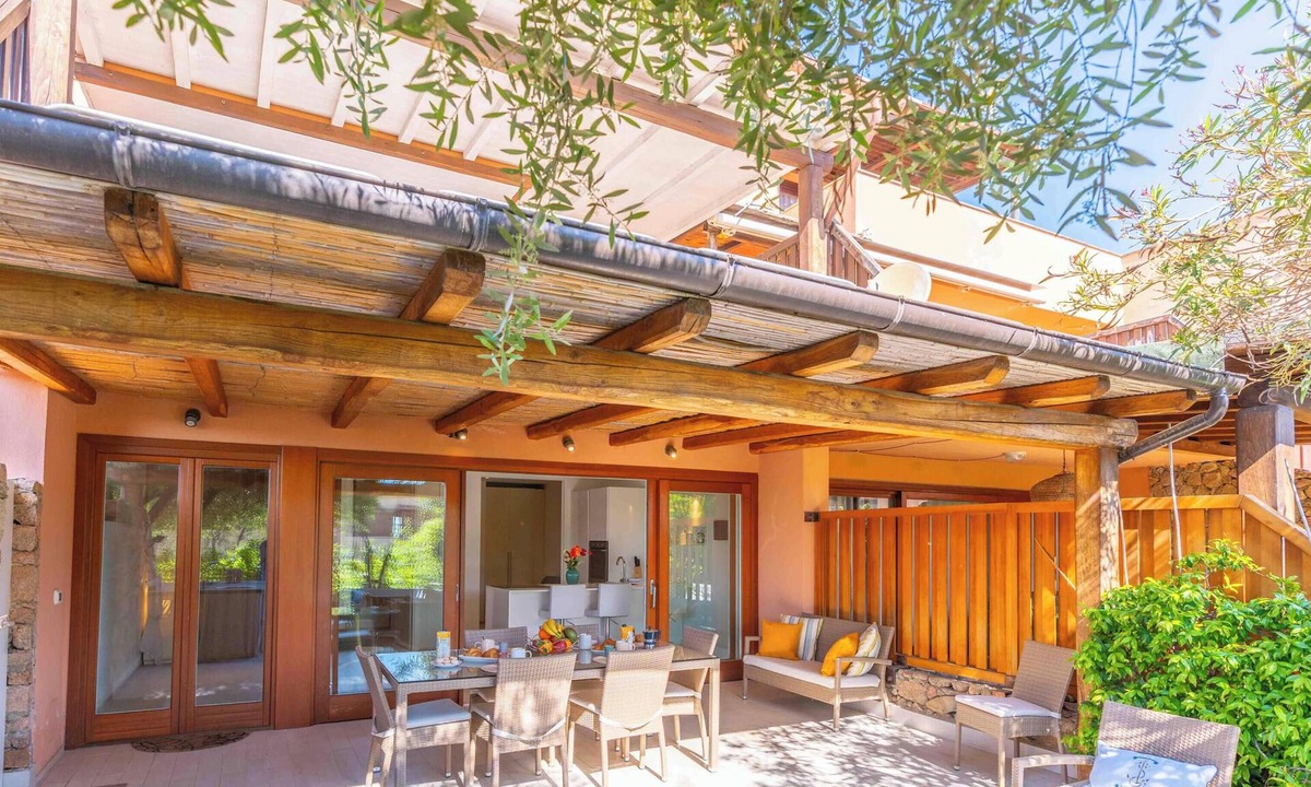 Portisco Apartment | Flat with garden - Just steps from the beach