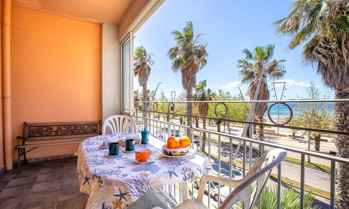 Pivarada Apartment | “Giallo Celeste” Apartment with Sea View, Balcony, and Wi-Fi