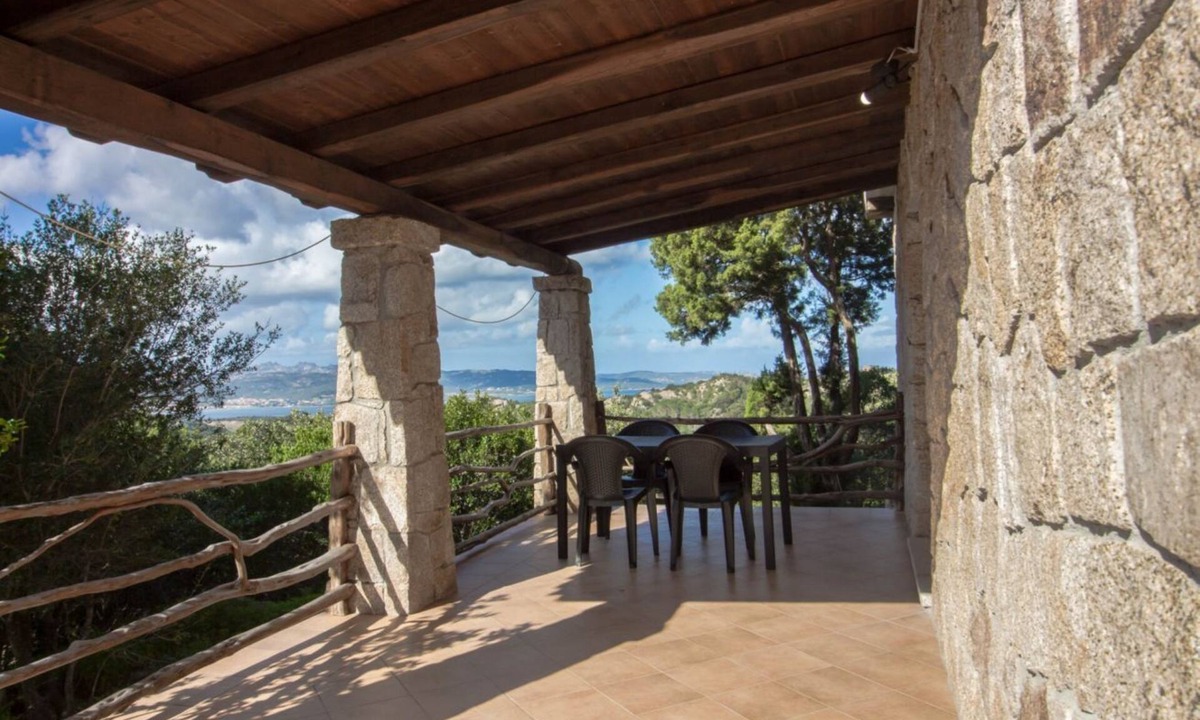 Arzachena Villa | GuestHost - A welcoming and charming 71 square meters villa, perfect for four people, with a private entrance (two steps to access).The property is located in an extremely quiet location and is surrounded by the lush Sardinian nature: from the veranda yo