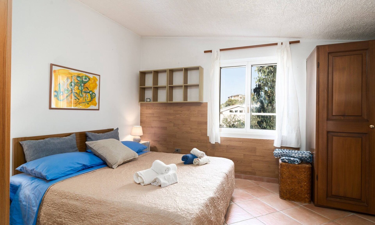 Dorgali Apartment | Holiday Apartment "Casa Su Craminu" with Mountain View, Balcony & Wi-Fi