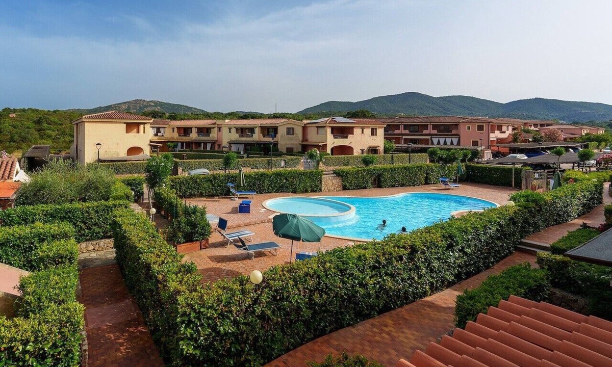 Murta Maria Apartment | Holiday Apartment "Pistacchio" with Shared Pool, Private Terrace & A/C