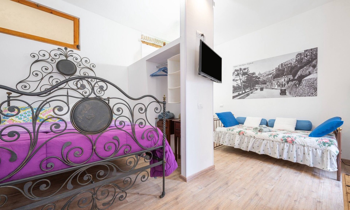 Cagliari House | Holiday Home 'Alla Marina' with Balcony, Wi-Fi and Air Conditioning