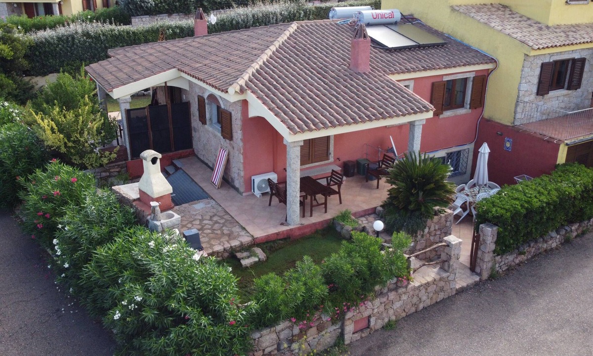 Aglientu House | Holiday Home 'Appartamento Baia 12' with Private Garden, Wi-Fi and Air Conditioning