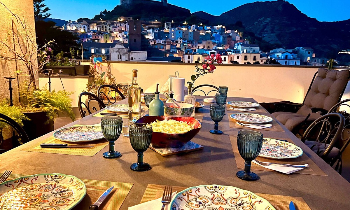 Bosa Historic Centre House | Holiday Home 'Bosa Eye House' with Private Terrace, Wi-Fi and Air Conditioning