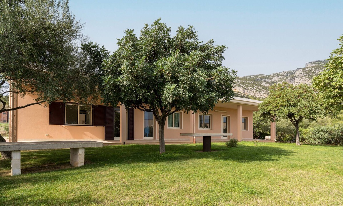 Orosei House | Holiday Home "Casa in Campagna Totale Relax" with Sea View, Private Garden & Wi-Fi