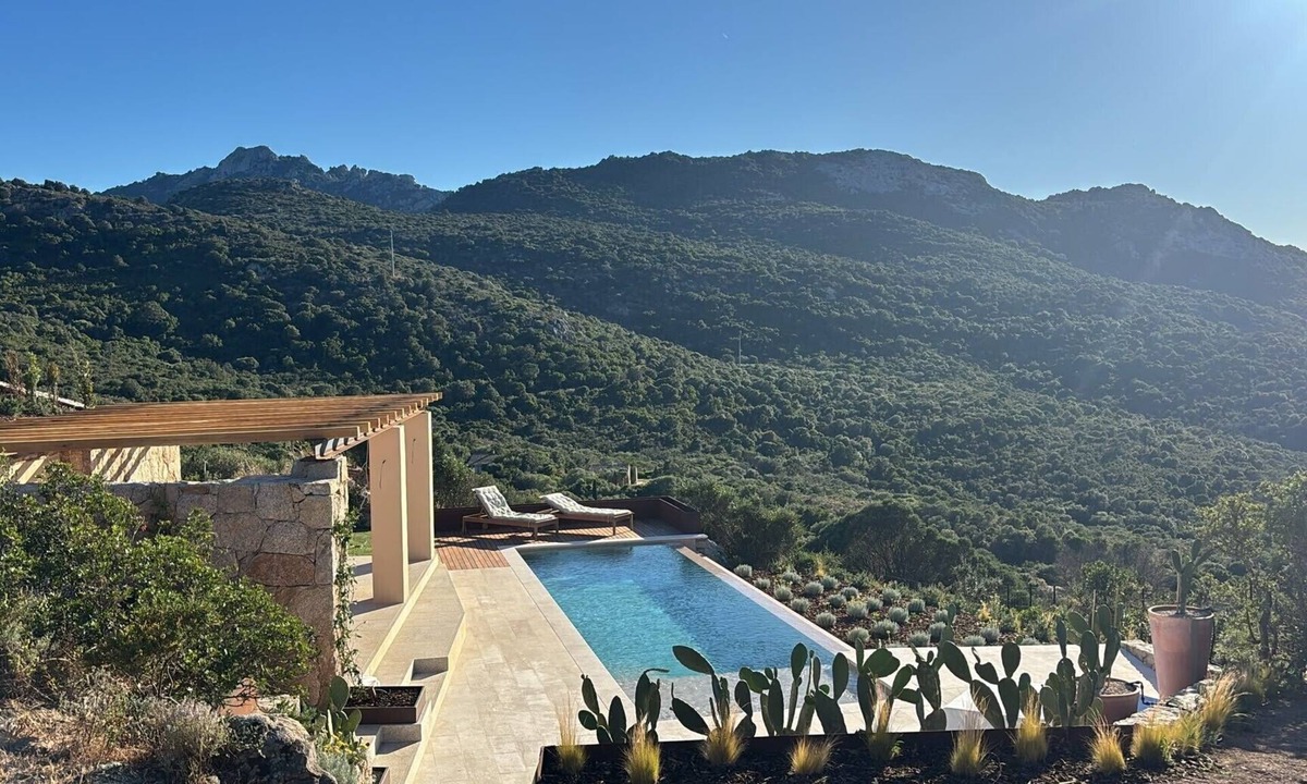 Olbia House | Holiday Home 'Casa La Petite' with Sea View, Wi-Fi and Air Conditioning