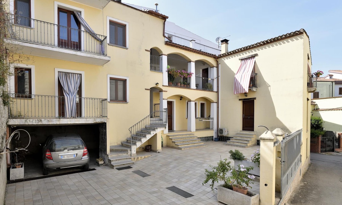Tertenia House | Holiday Home 'Casa Luisa' close to Historic Centre with Balcony & Wi-Fi