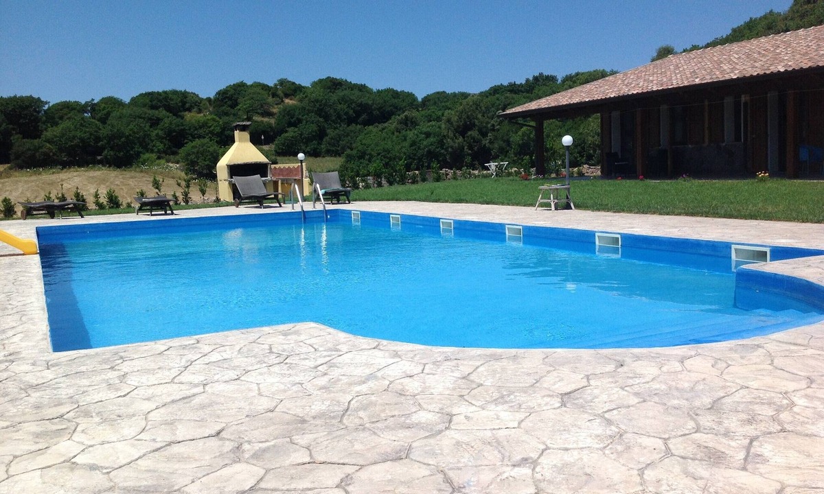 Nulvi House | Holiday Home 'Farm Holiday Sa Raighina - Right' with Shared Pool, Wi-Fi and Air Conditioning