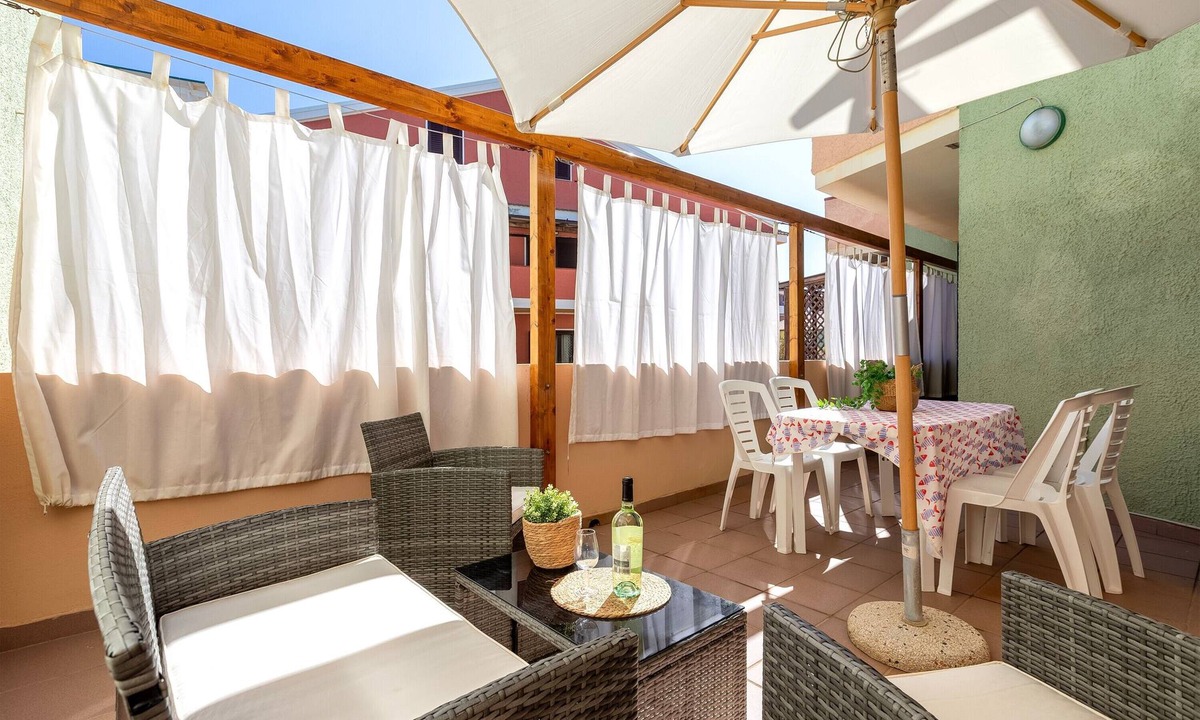 Lu Bagnu House | Holiday Home 'Gaia' with Private Terrace and Balcony
