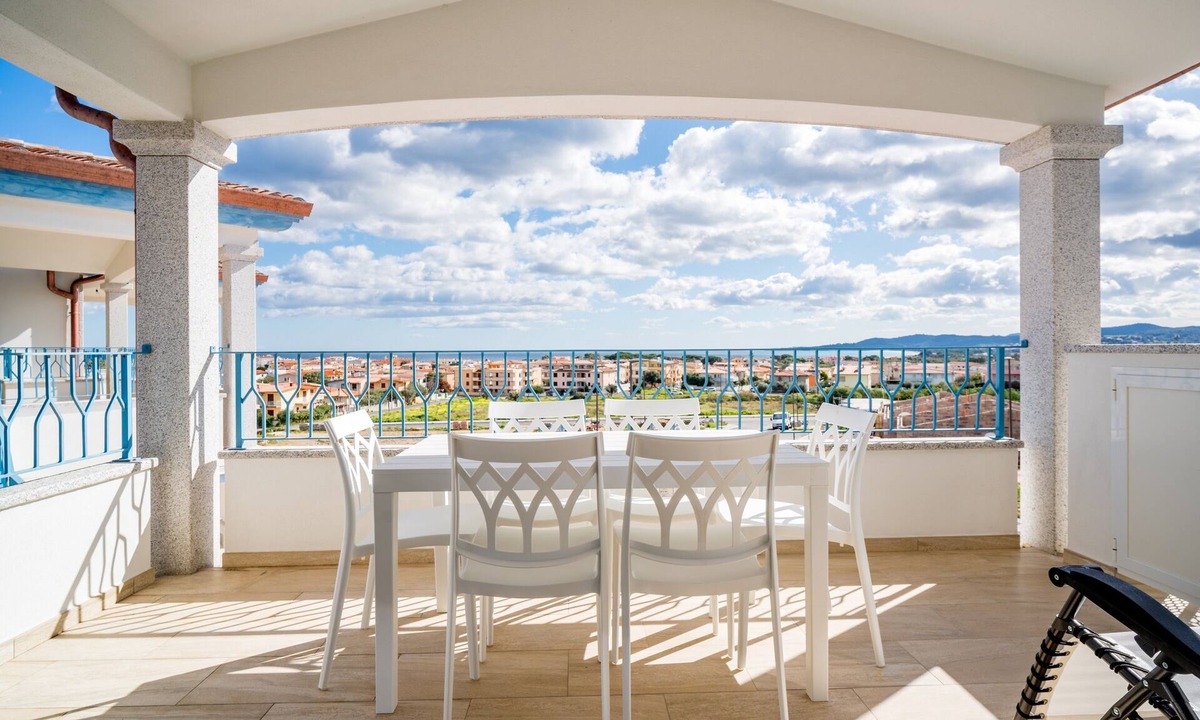 Siniscola House | Holiday Home 'Girasole' with Sea View, Private Terrace & Air Conditioning