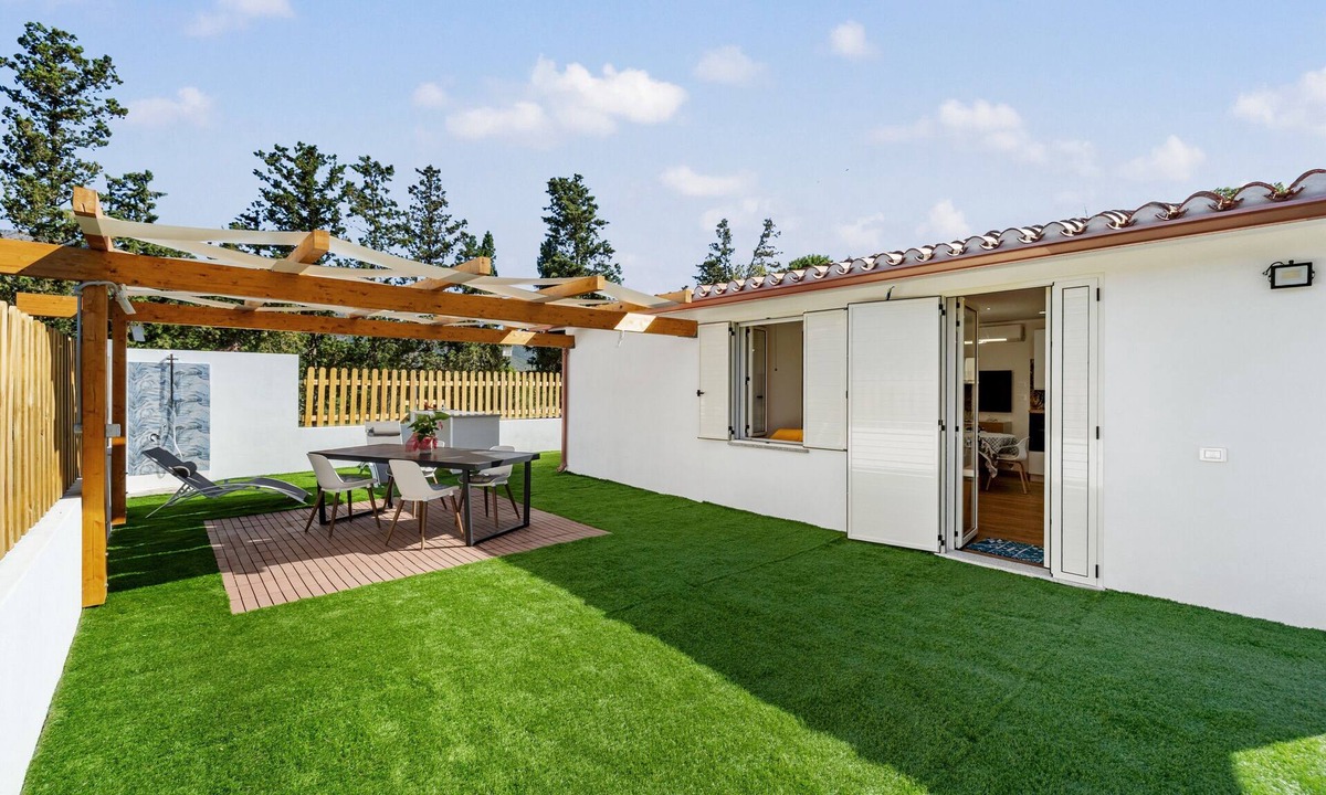 Buggerru House | Holiday Home 'Ikigai Mari' with Mountain View, Wi-Fi and Air Conditioning