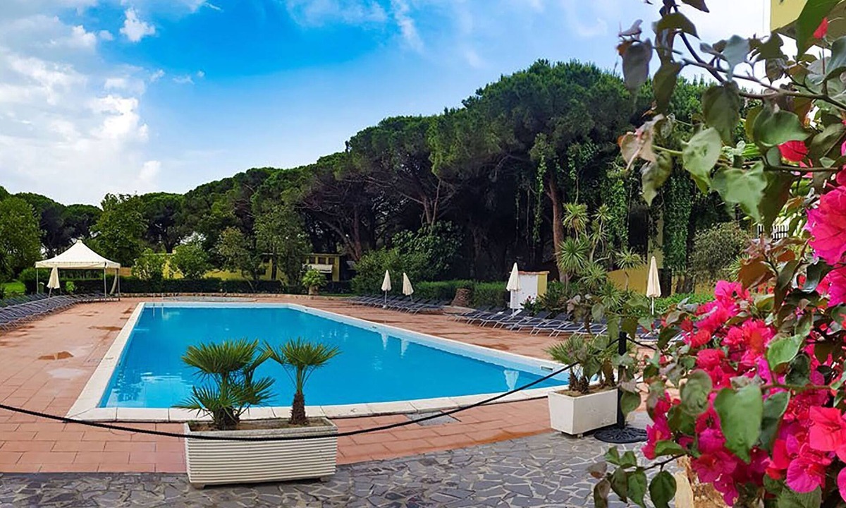 Arborea House | Holiday Home in Arborea with Pools & Spa
