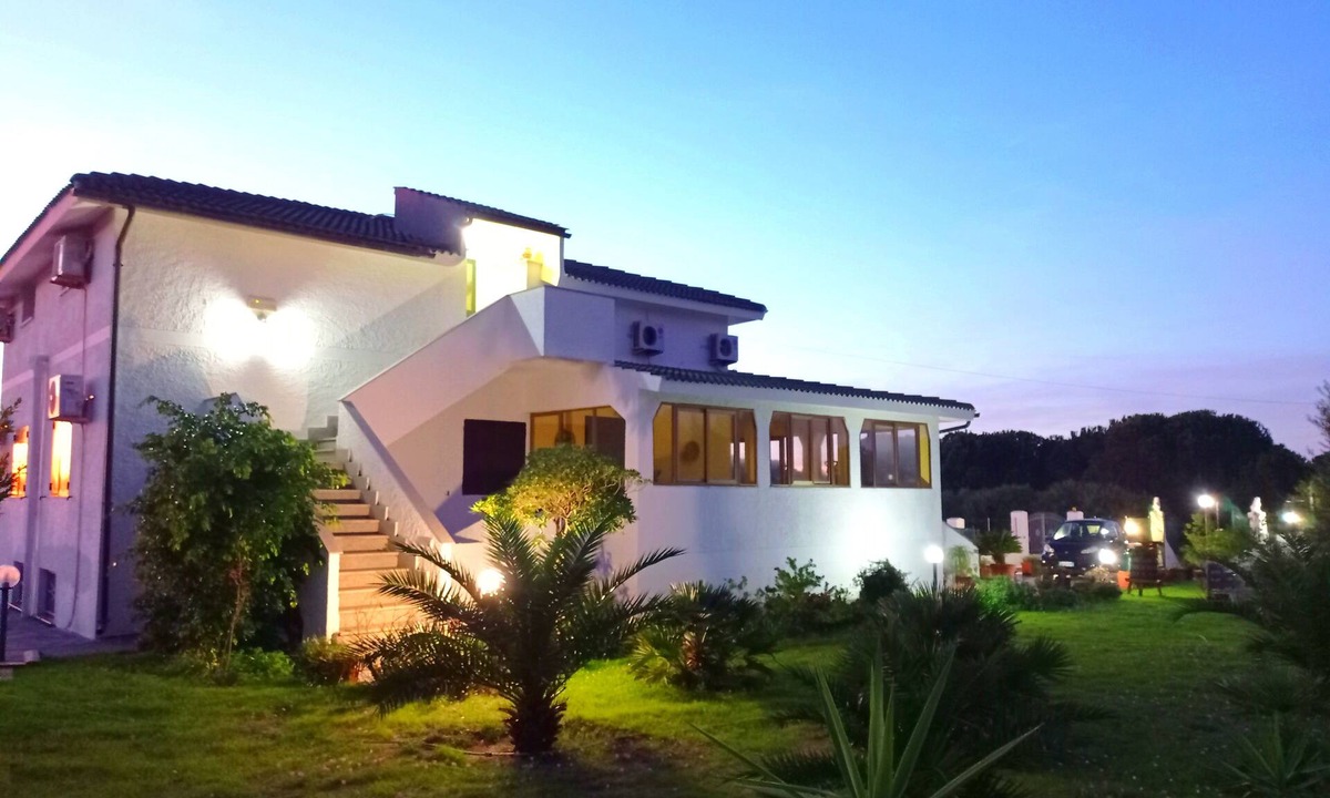 Eden Beach Villa | Holiday Home in Sorso 100 meters from the sea