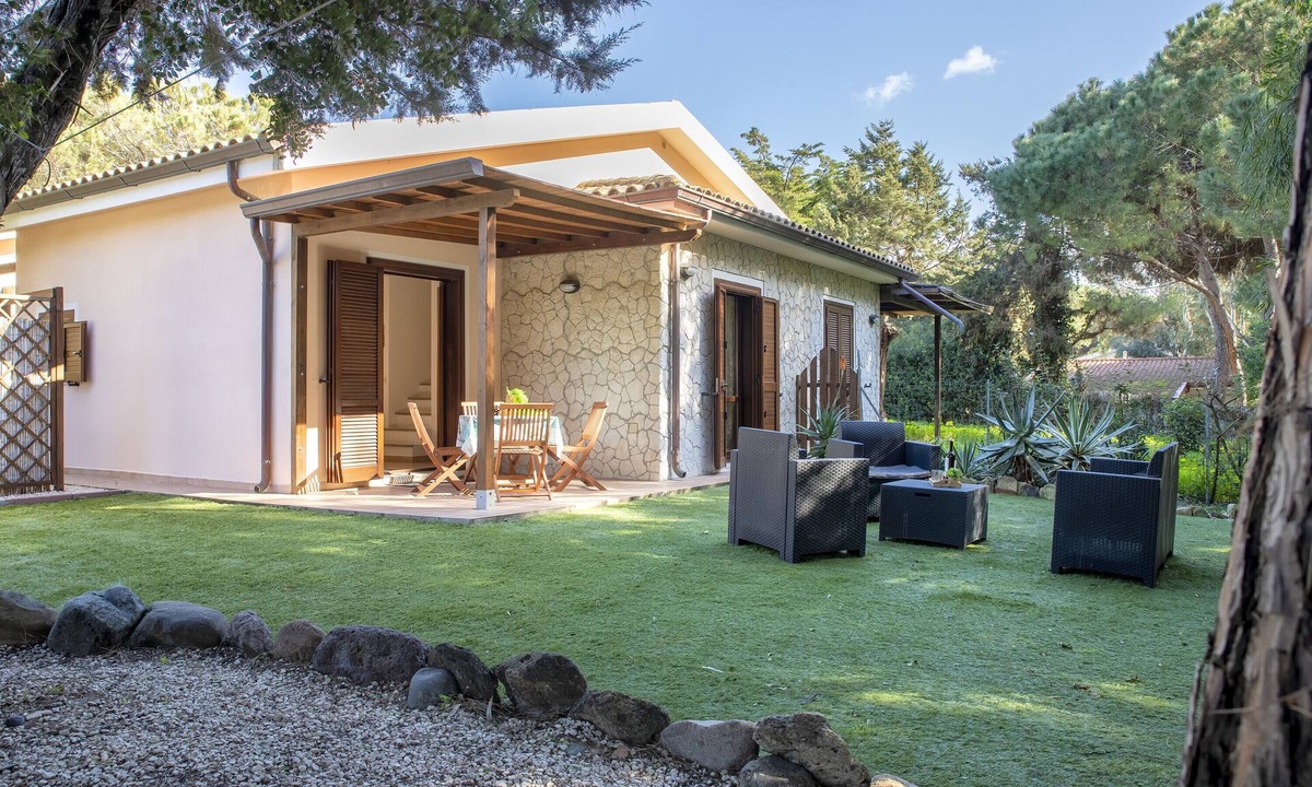 San Pietro a Mare House | Holiday Home 'Metelli' with Private Terrace, Private Garden and Air Conditioning
