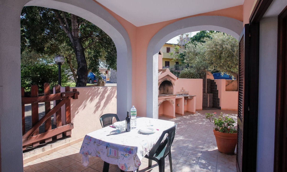 Luddui House | Holiday Home "Mirtagru Casa Della Sughereta" with Sea View, Terrace and Wi-Fi