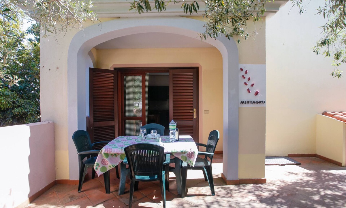 Luddui House | Holiday Home "mirtagru Ena casa vacanze" with 2 Private Terraces and Wi-Fi