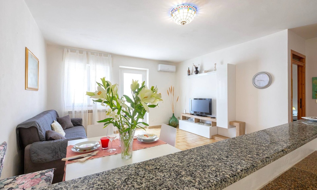 La Ciaccia Apartment | Holiday Home "Patrizia" with Air Conditioning, Balcony & Garden