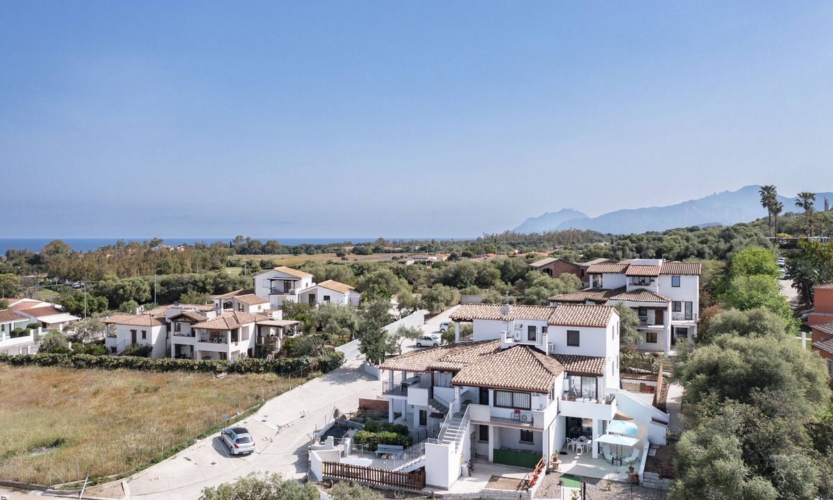Torre di Bari House | Holiday Home "Ri - Ale" with Private Terrace, Private Parking & Wi-Fi
