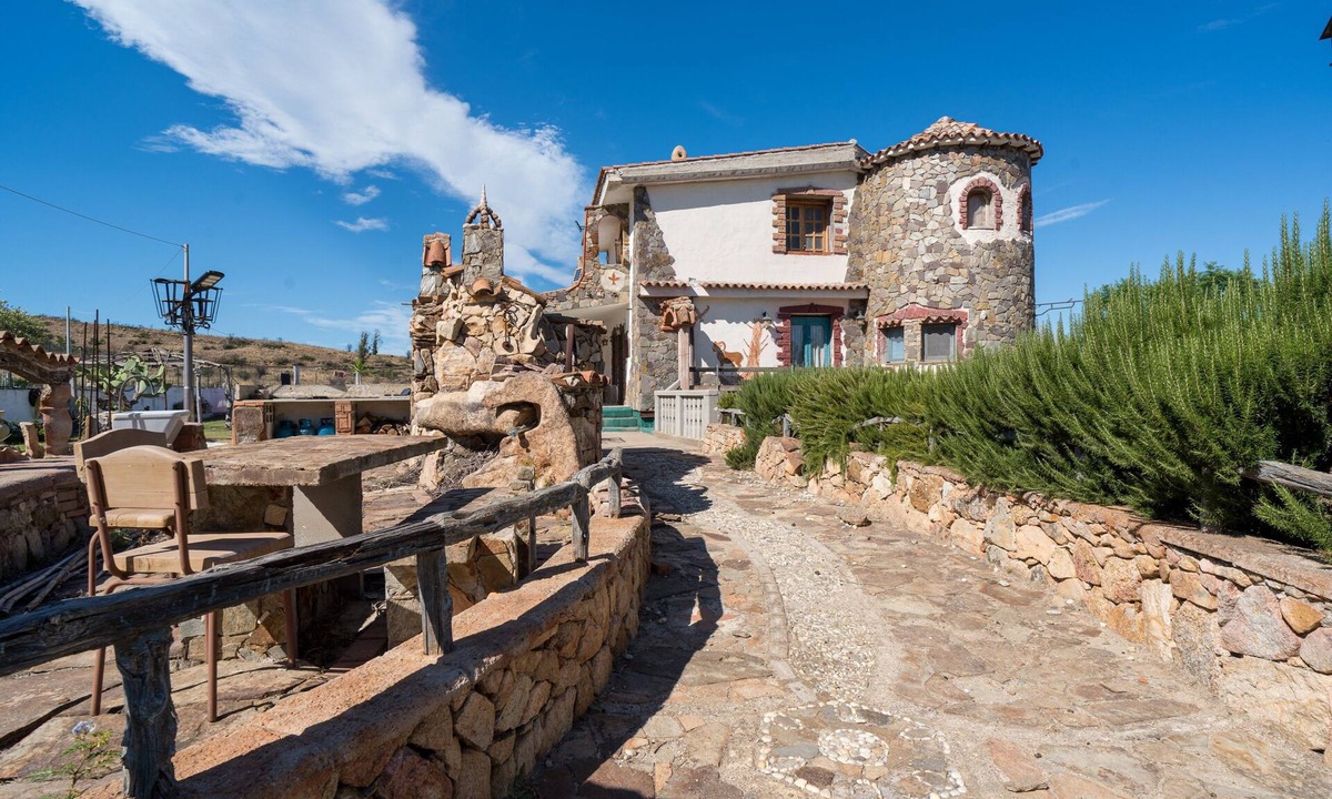 Posada House | Holiday Home "Sa Burrida" with Garden, Covered Terrace & Fireplace