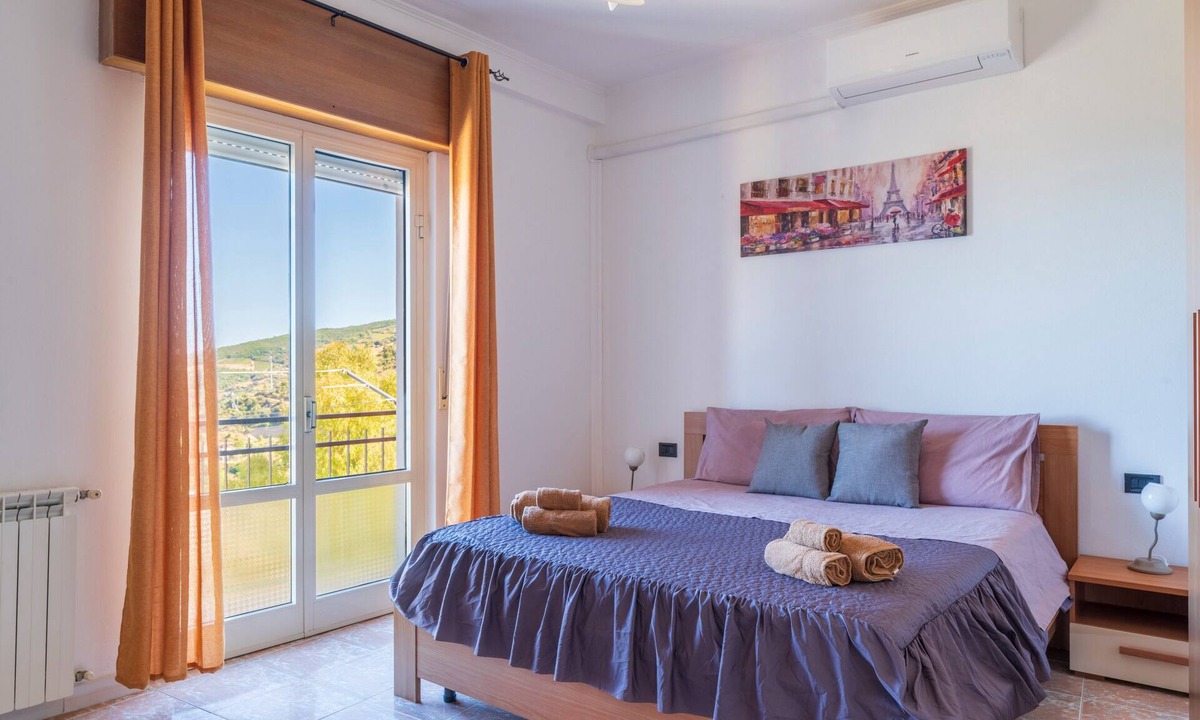 Jerzu House | Holiday Home 'Sa Omu De Sa Palgia' with Sea View, Balcony and Air Conditioning