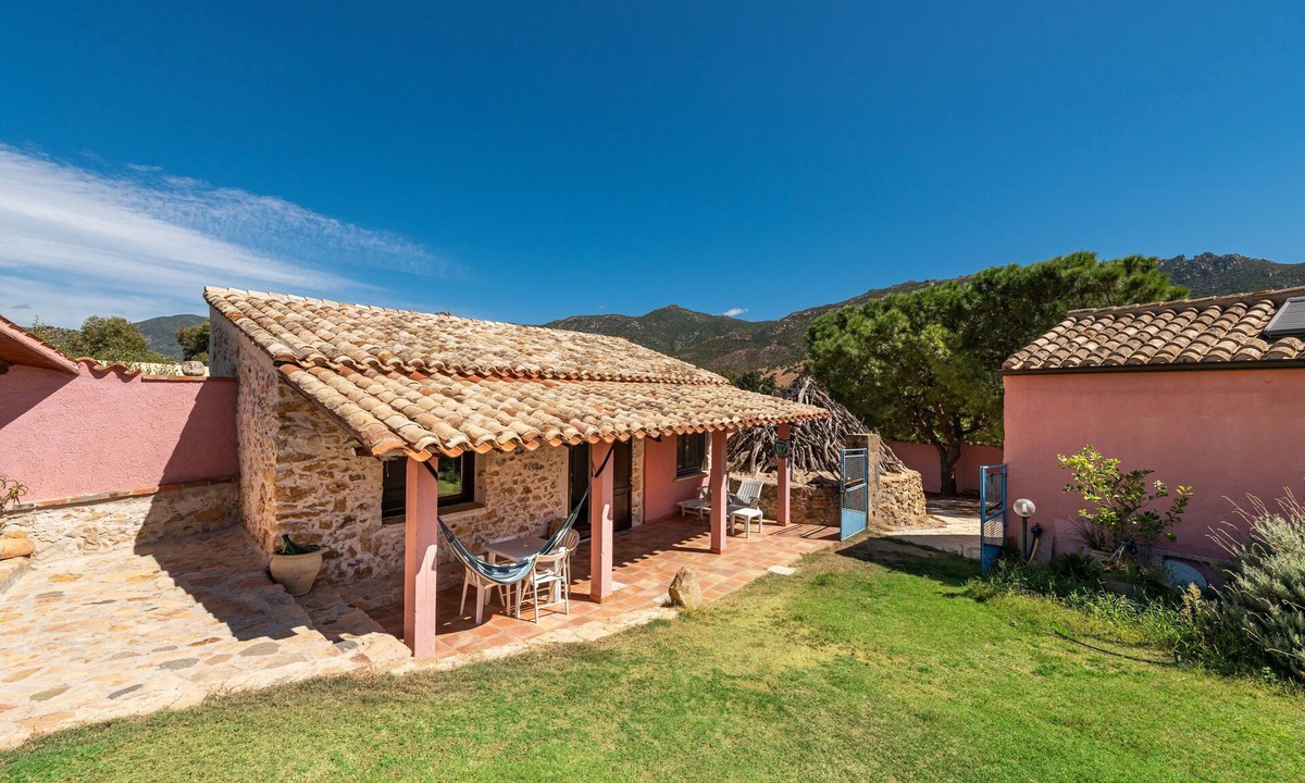 Villaggio delle Mimose House | Holiday Home 'Villa Bella Solanas - Cuili Murvoni' with Mountain View