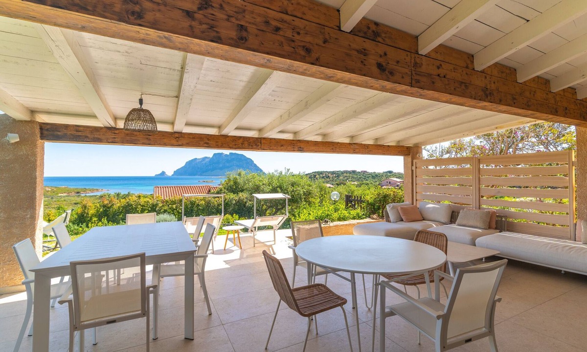 Costa Corallina House | Holiday Home 'Villa Cactus, Costa Corallina' with Sea View, Wi-Fi, and Air Conditioning