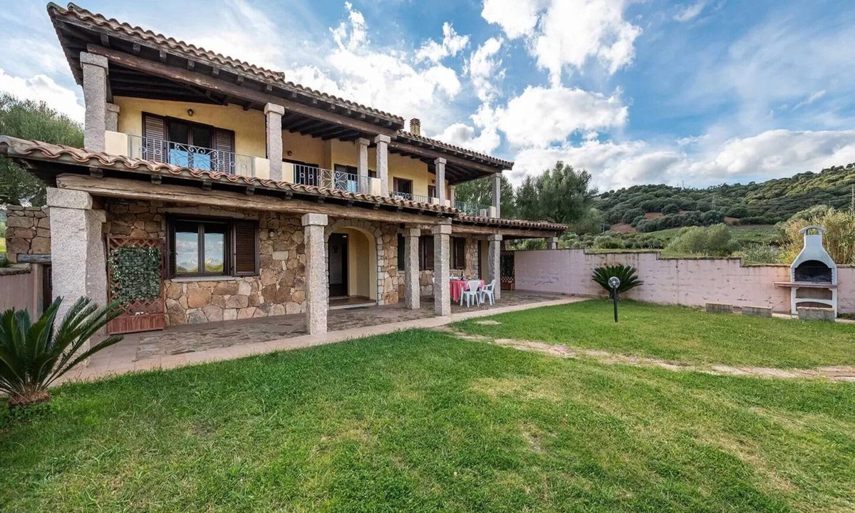 Iscra e Voes Apartment | Holiday retreat near La Caletta beaches