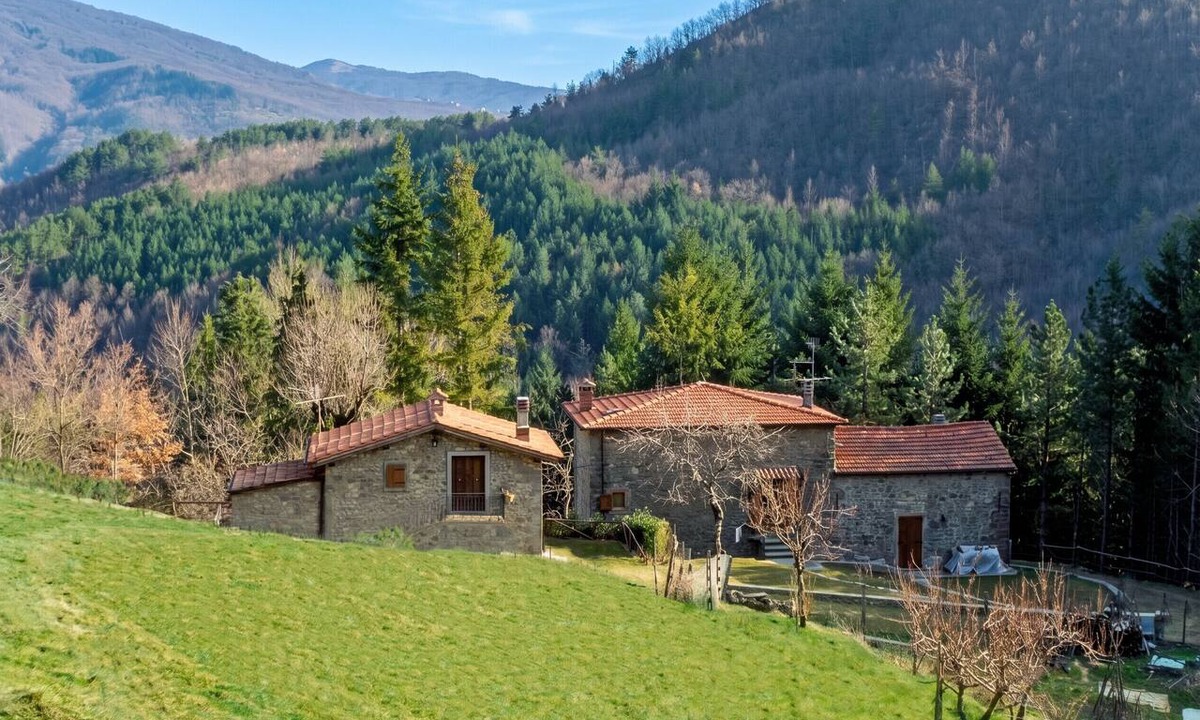 Moggiana House | Homerez - Cozy House in Bibbiena + Pool & Garden