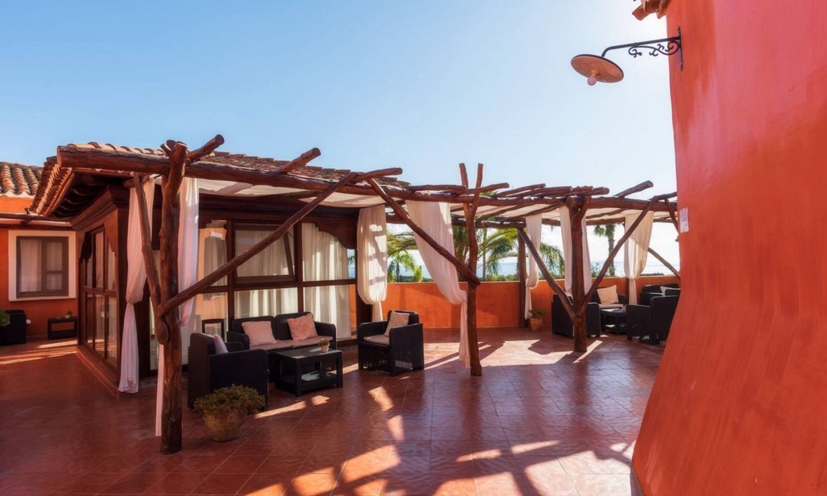 Torre di Bari Bed & Breakfast | Hotel Galanias superior room 2 beds