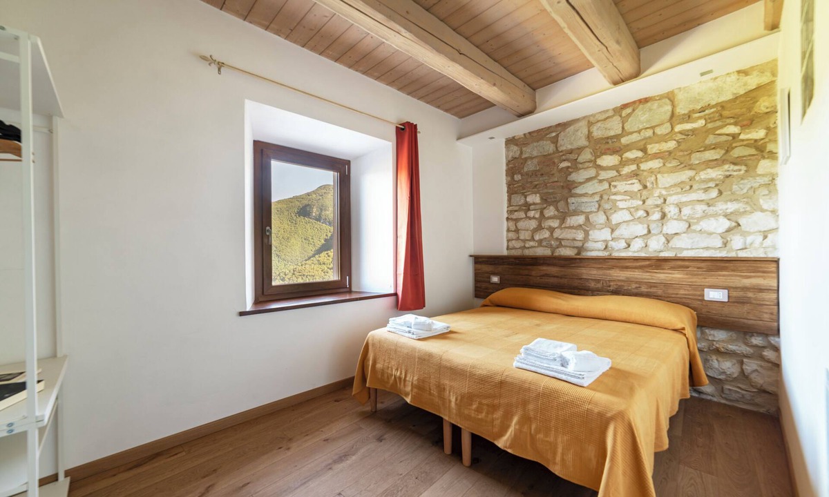 Fabriano Apartment | House in the medieval village Castelletta 700 mt height in the park Gola della Rossa