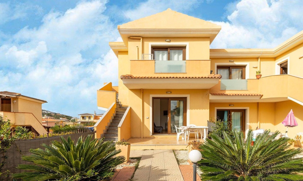 Lu Bagnu Apartment | In a residence with a private patio and air conditioning