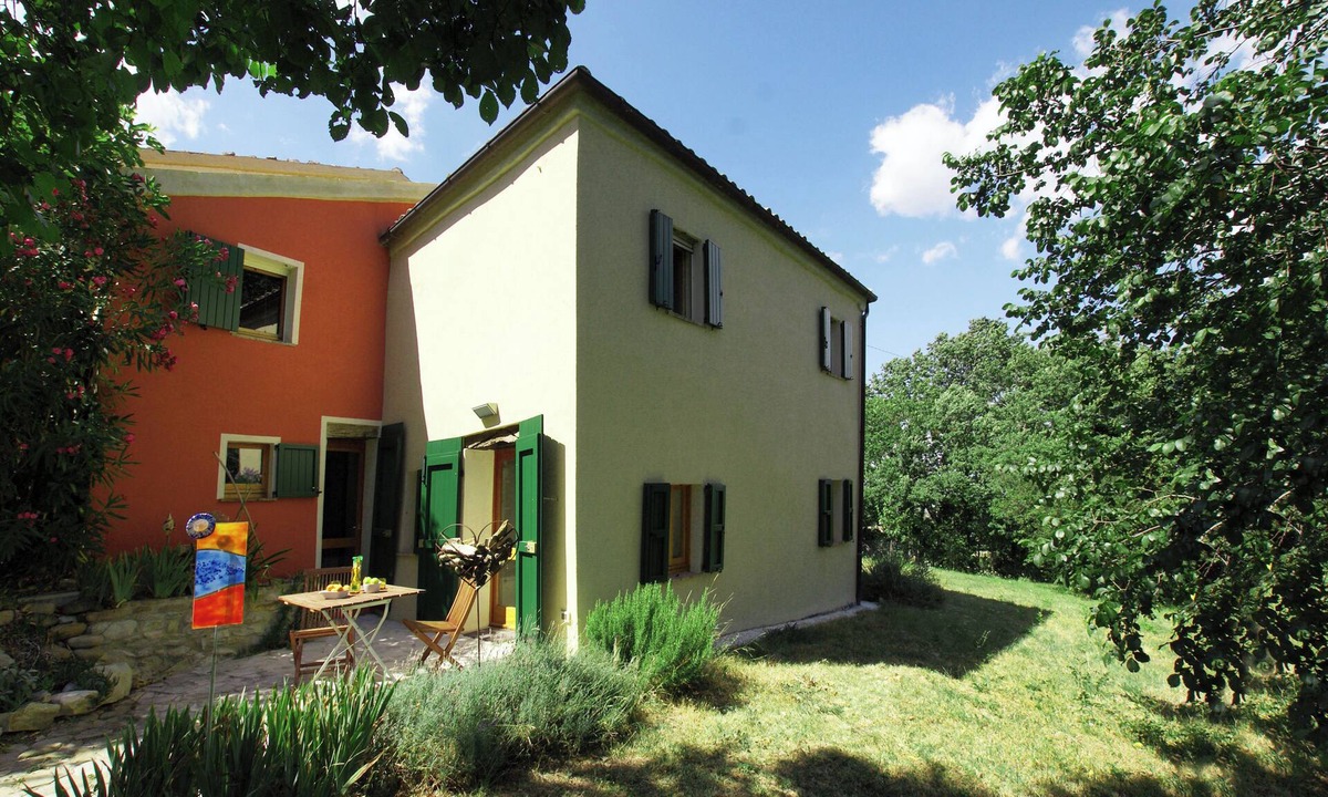 Arcevia Apartment | In the nature park: panorama, garden, terraces, fireplace, design, pet-free, quiet location