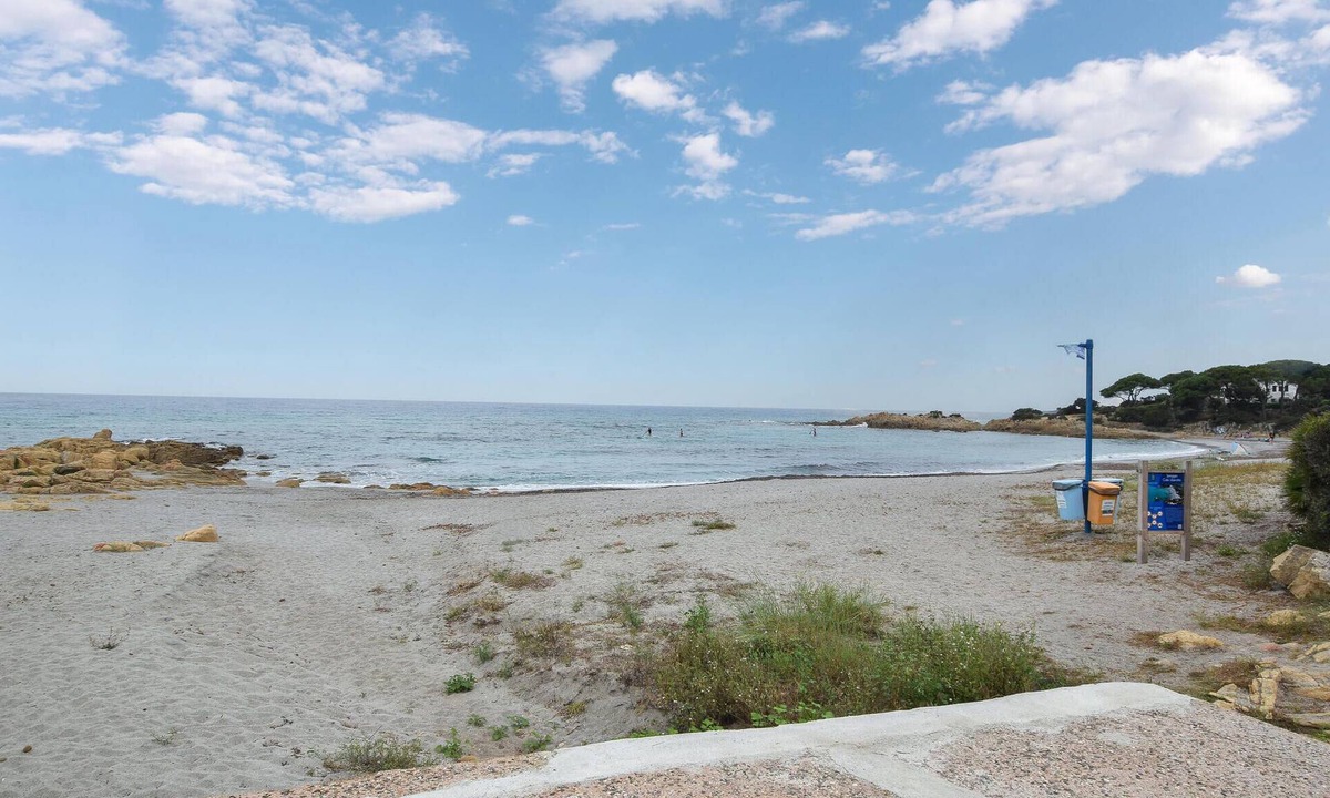 Cala Liberotto House | In the small seaside resort of Cala Liberotto, this practical vacation home welcomes you.