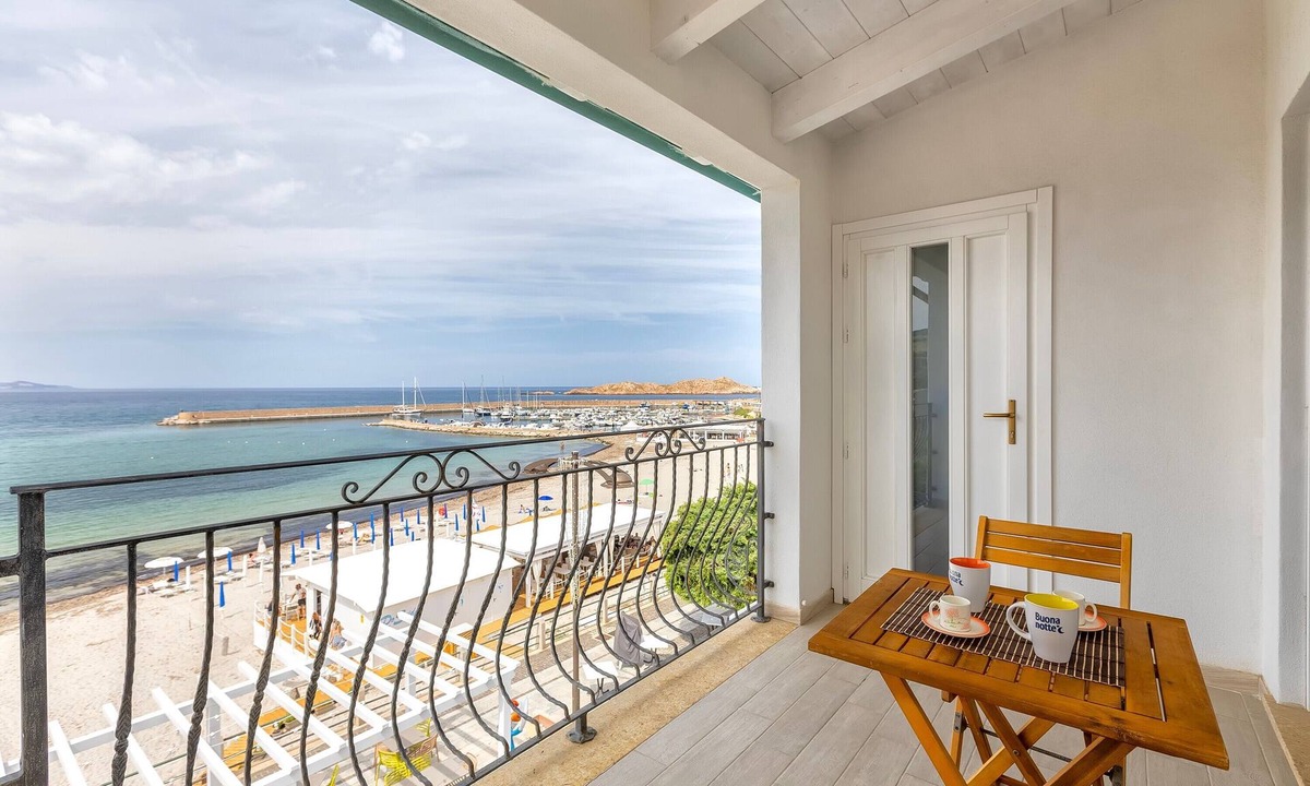 Trinita d'Agultu e Vignola Apartment | 'Incanto Sul Mare' Apartment with Sea View Terrace and Air Conditioning