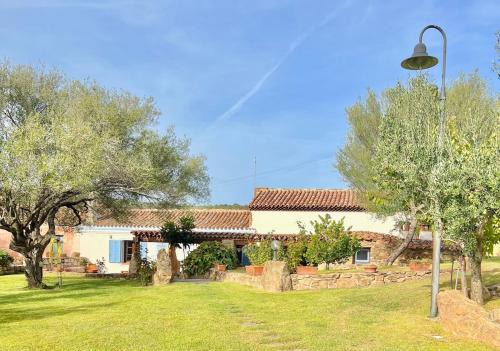 Luddui Villa | ISS Travel, Li Funnesi House - with private garden, air-condition and two bathrooms
