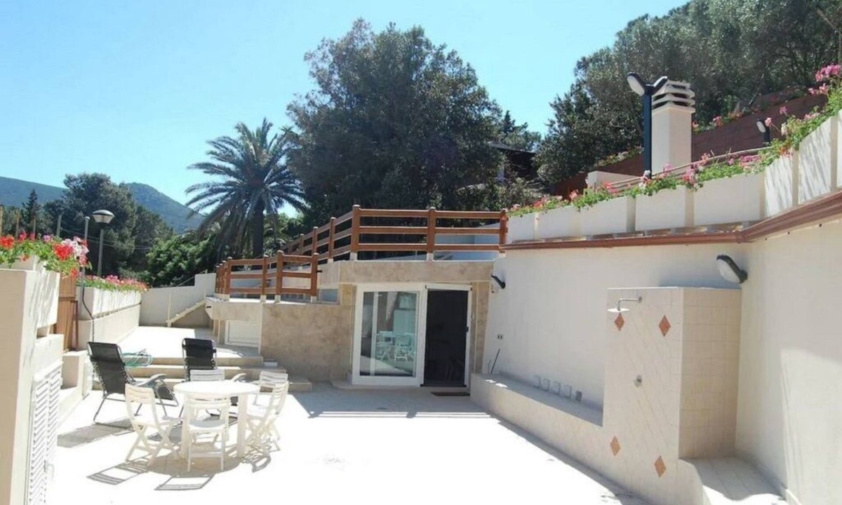 Torre delle Stelle House | Star Tower Hibiscus House