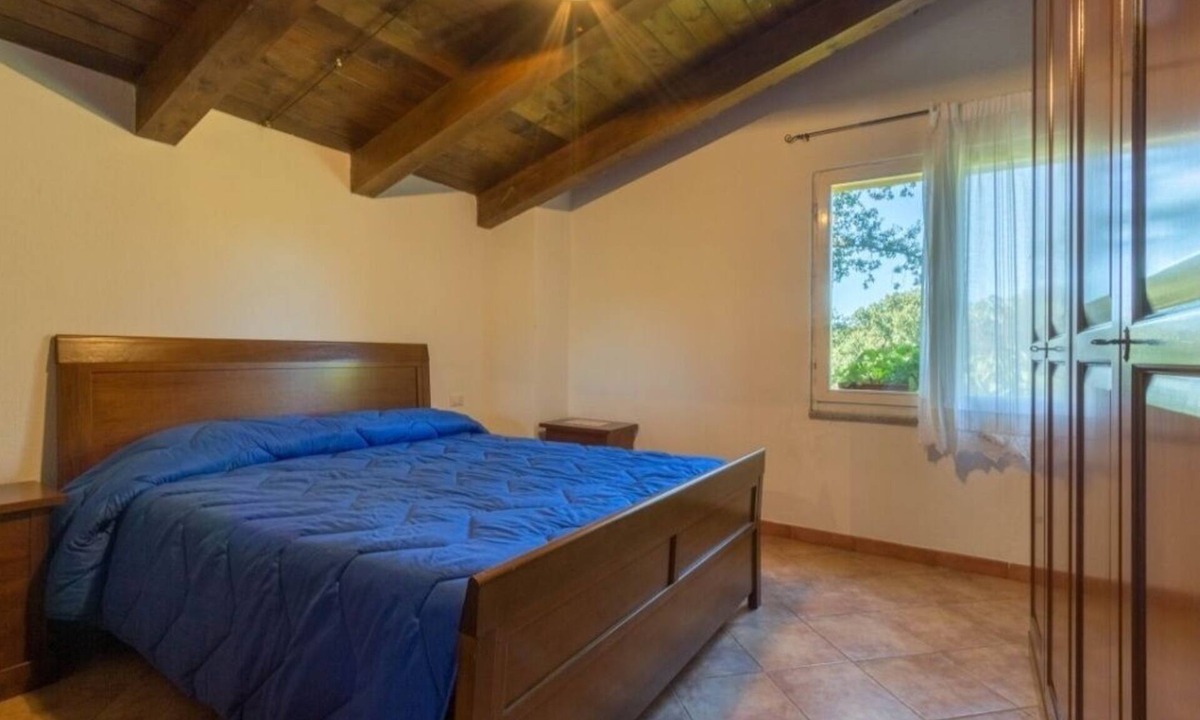 Fonni House | Janas room surrounded by greenery + room with bunk beds