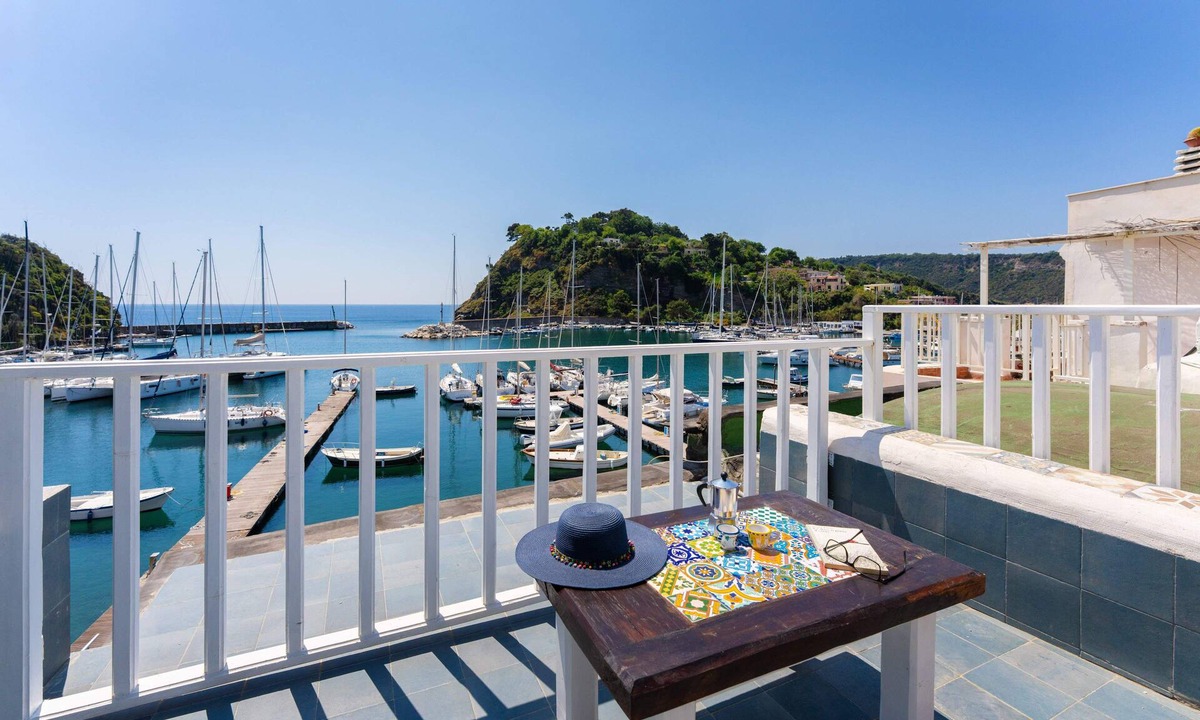Procida Apartment | La Casa di Fenia - One Bedroom Apartment, Sleeps 4