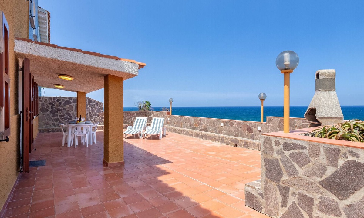 La Ciaccia Apartment | La Casa Di Giò – Beachfront Apartment with Sea View Terrace and Wi-Fi
