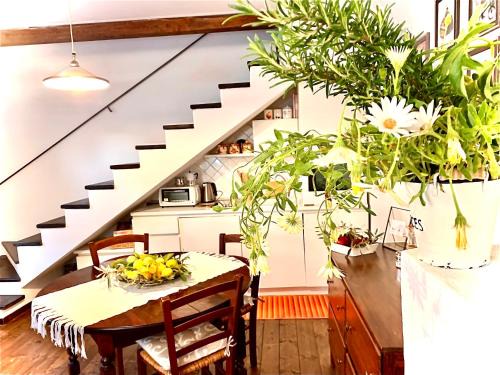 Laconi House | - La Maisonette Casa Vacanze by Le Dimore del Borgo - Graziosa casa a due passi dal parco Aymerich - Cucina - Dotazione biancheria - Tutti i comfort - Privacy libertà come stare a casa -Per coppie famiglie amici - Holiday Home with Kitchen