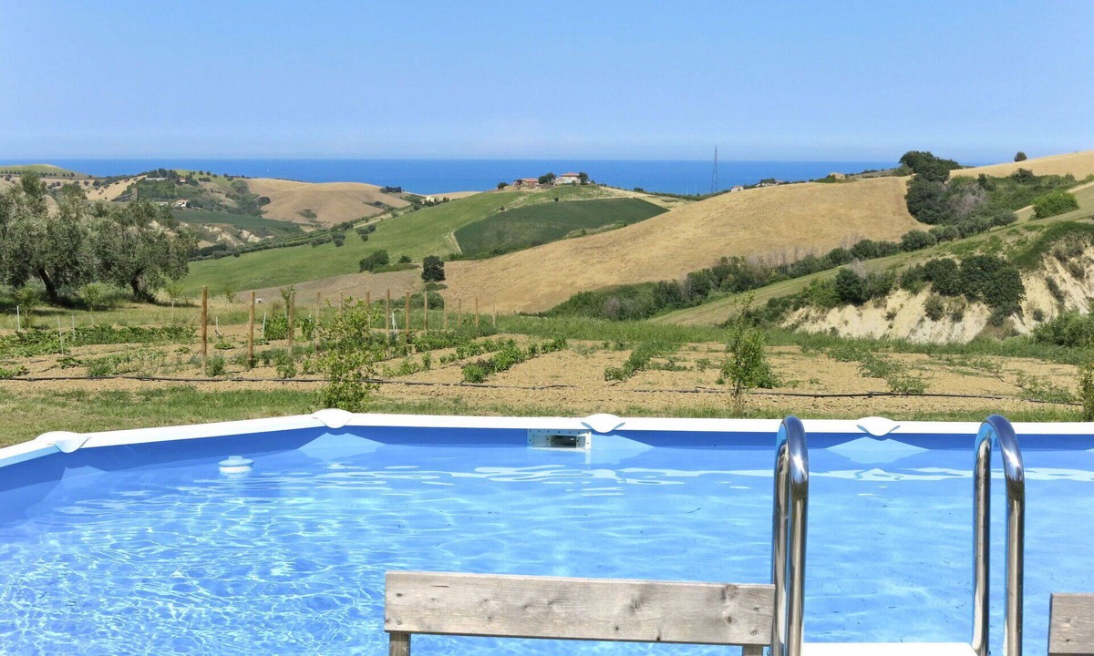 Cologna Spiaggia Villa | Lovely apartment in villa with WIFI, A/C, hot tub, pool, TV, patio, pets allowed and panoramic v.