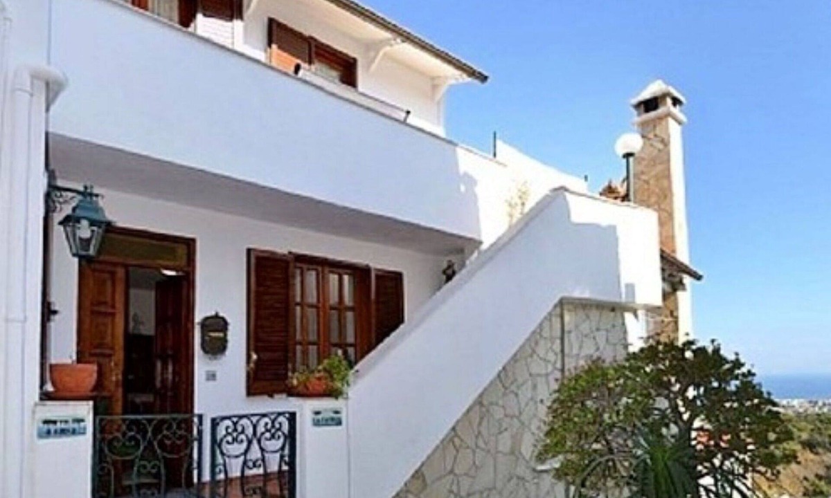 Fiaiano Apartment | Lovely apartment for 5 people with A/C, WIFI, TV and terrace