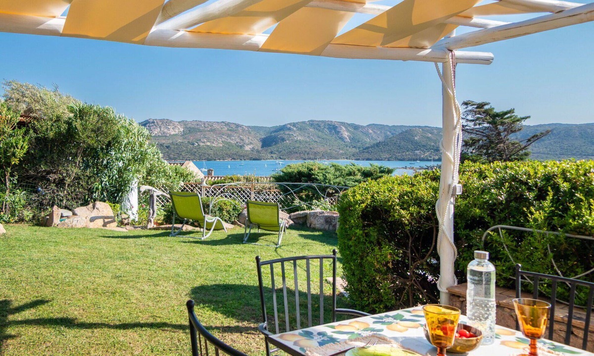 Capo d'Orso Apartment | Lovely apartment for 6 people with WIFI, A/C, TV and patio