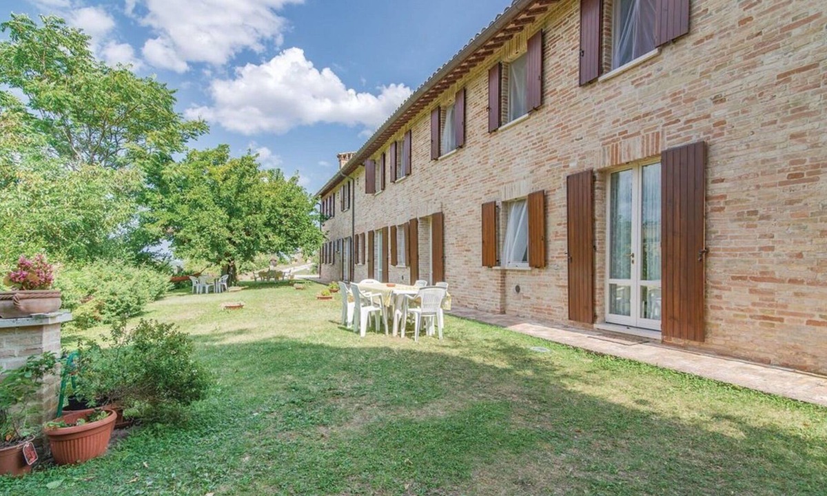 Urbino Villa | Lovely apartment in villa for 3 people with WIFI, pool, TV and panoramic view, close to Urbino