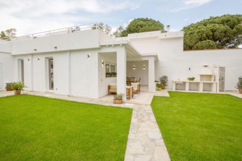 Geremeas Villa | Luxury Villa Turquoise road to Villasimius 50 m from the sea IUN S0573