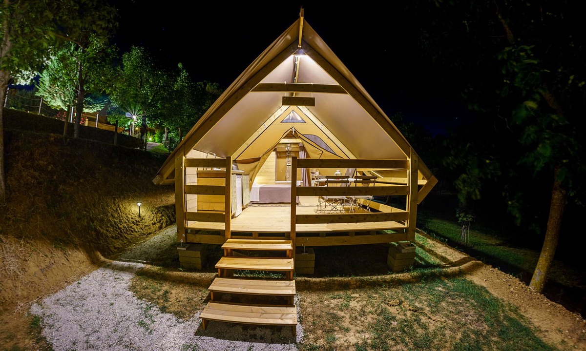 Casette d'Ete House | Maple tree tent with pool