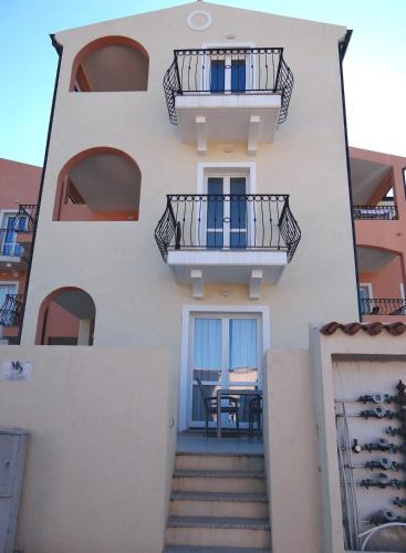 La Maddalena Apartment | Mary G Suite