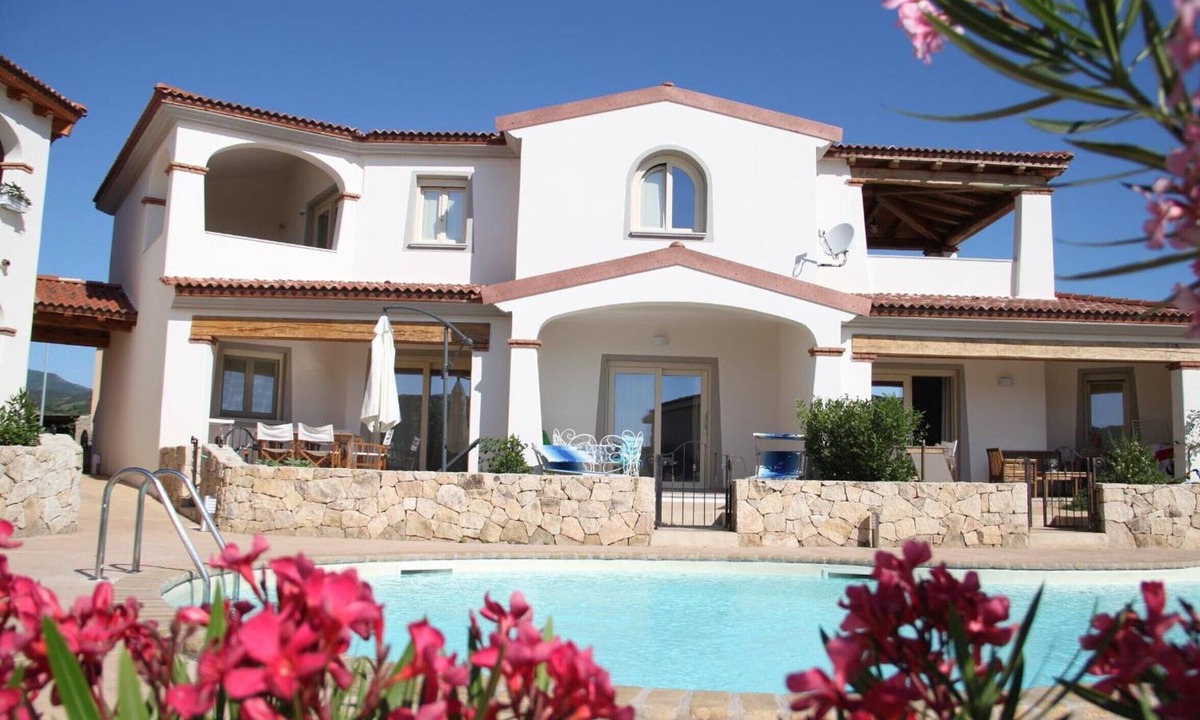 Limpiddu Apartment | Mediterranean Sea Shell Pool House Apartment