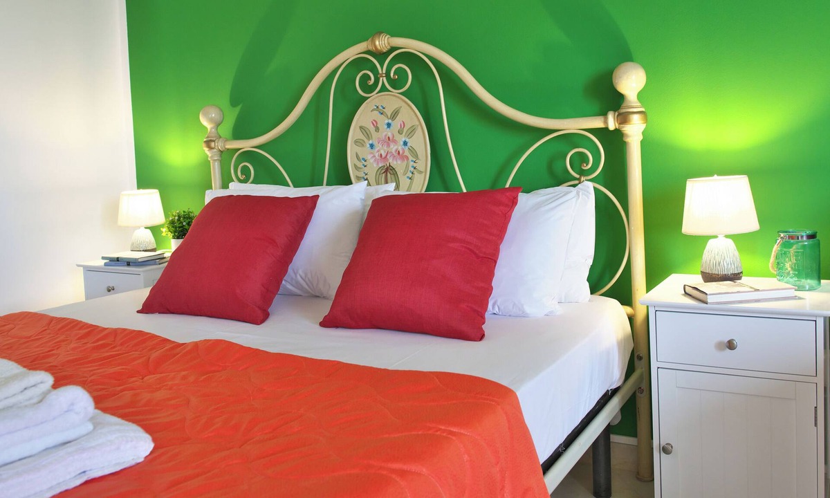 Olmedo House | Menhir - room 5 - One Bedroom Guest House, Sleeps 4
